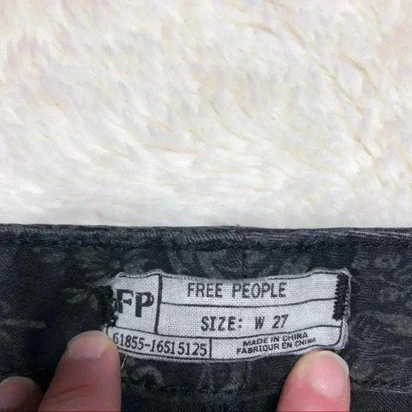 Free People Skinny Jeans Black & Grey Floral Sz 27 - Picture 5 of 16